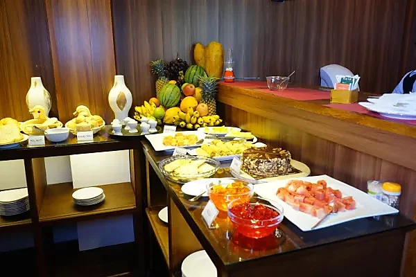 Fresh fruit buffet table